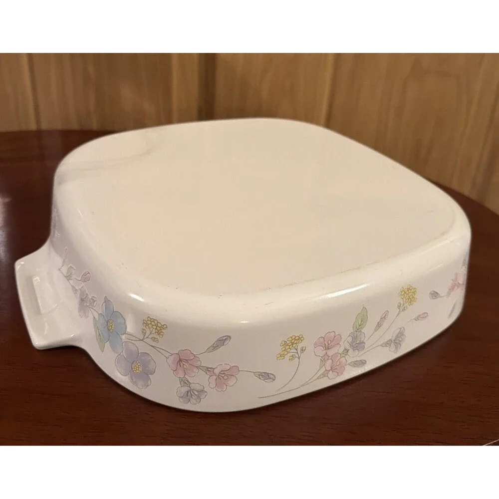 CorningWare A-10-B, 2.5L Floral Square Casserole Baking Dish.Excellent Condition